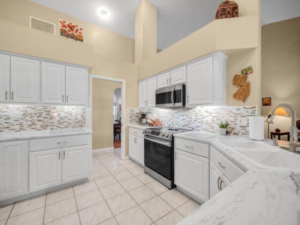 Sugar Pond Manor, 13935 Geranium Pl, Wellington, Florida 33414, image 2