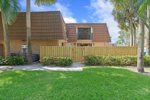 Village Of Sandalwood Lakes North, 180 Charter Way, West Palm Beach, Florida 33407, image 3
