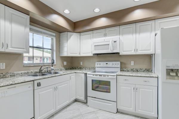 Golfview Harbour Estates, 1430 SW 25th Way #C, Boynton Beach, Florida 33426, image 2