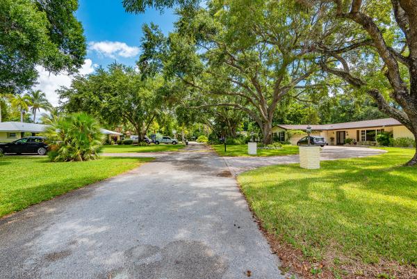 Haverhill Residential, 1041 Melinda Ln, Haverhill, Florida 33417, image 2