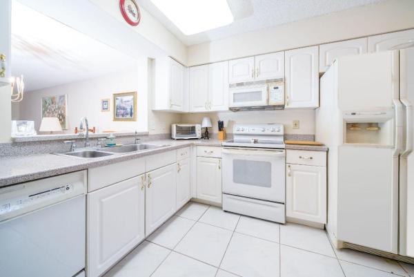 Huntington Pointe, 6037 Pointe Regal Cir #201, Delray Beach, Florida 33484, image 2