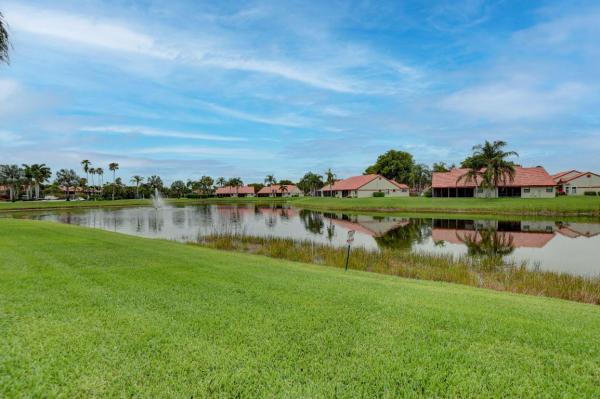 The Lexington Club Villas, 7824 Lexington Club Blvd #C, Delray Beach, Florida 33446, image 2
