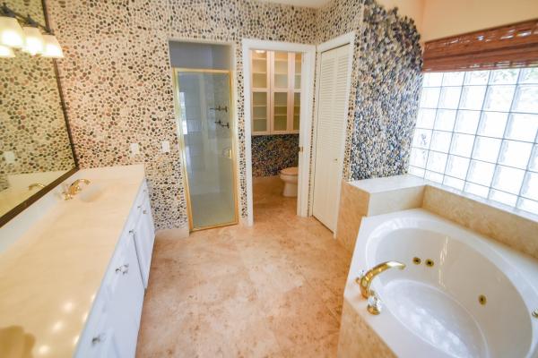 Presidential Estates, 2819 Embassy Dr, West Palm Beach, Florida 33401, image 1