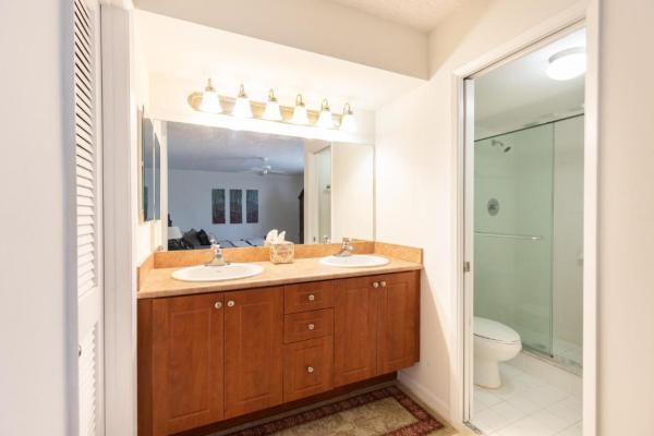 Lakeside At Delray, 2025 Lavers Cir #D505, Delray Beach, Florida 33444, image 2