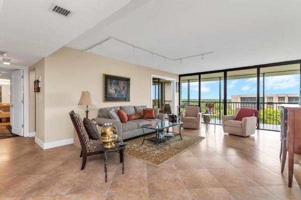 Laurel Oaks At Boca West Country Club, 20100 Boca West Dr #183, Boca Raton, Florida 33434, image 2