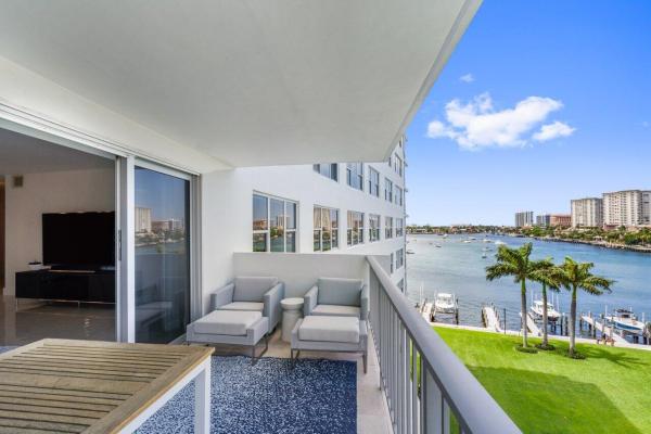 Lake House South, 875 E Camino Real, Boca Raton, Florida 33432, image 1