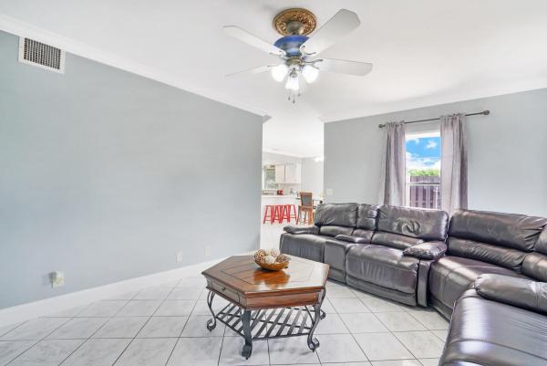 Golfview Harbour Estates, 1467 SW 25th Pl #D, Boynton Beach, Florida 33426, image 2