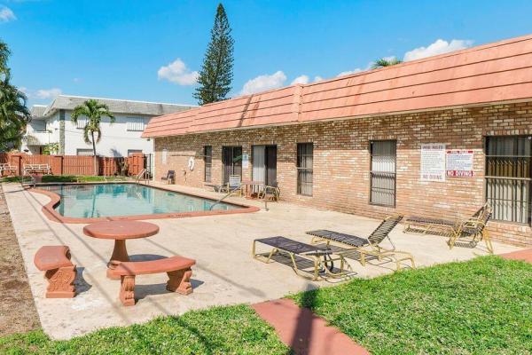 Parkway Gardens, 312 SW 1st St #E-4, Pompano Beach, Florida 33060, image 1