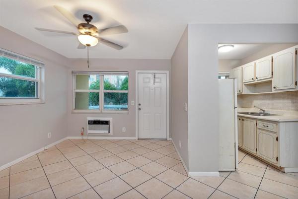 Casa De Playa Of Lake Worth, 111 N L St #10, Lake Worth Beach, Florida 33460, image 1