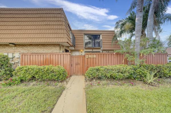Waterford Courtyards At Crystal Lakes North, 2908 Waterford Dr S, Deerfield Beach, Florida 33442, image 3