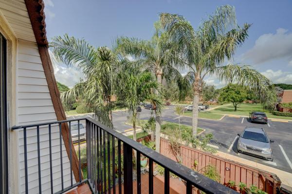 Waterford Courtyards At Crystal Lakes North, 2908 Waterford Dr S, Deerfield Beach, Florida 33442, image 1