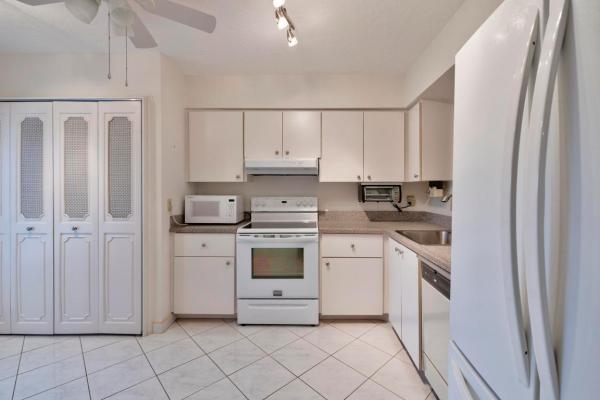 Waters Edge Towers, 4570 NW 18th Ave #410, Deerfield Beach, Florida 33064, image 1