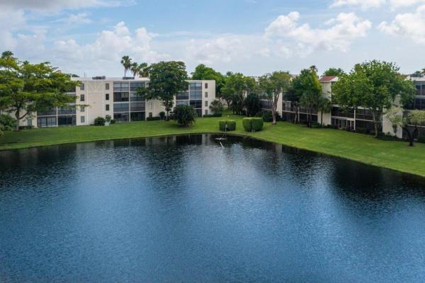 Huntington Lakes 1, 14360 Strathmore Ln #401, Delray Beach, Florida 33446, image 3
