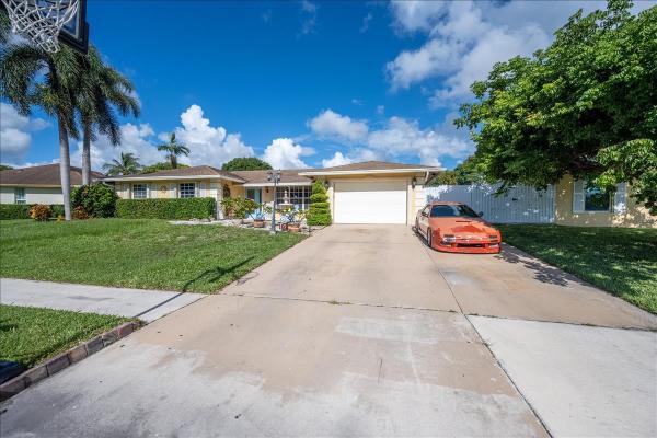 Greenbrier, 2951 Via Vizcaya, Lake Worth, Florida 33461, image 2