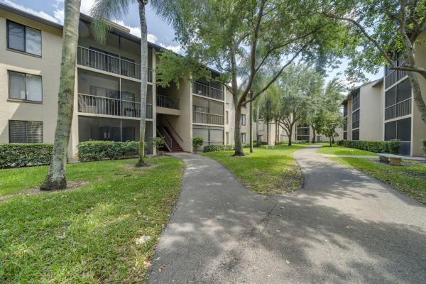 The Charter Club Of Palm Beach, 207 Foxtail Dr #E3, Greenacres, Florida 33415, image 1