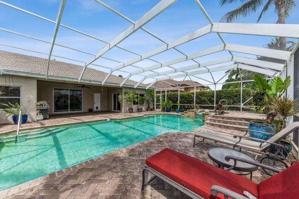 Emerald Bay, 11325 Edgewater Cir, Wellington, Florida 33414, image 2