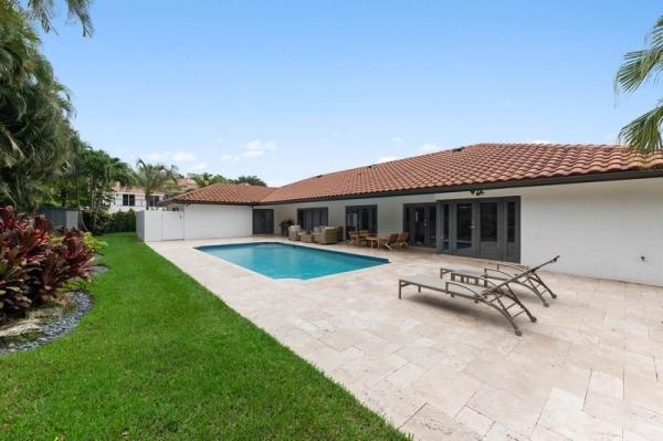 3250 St James Dr, Boca Raton, Florida 33434, image 2