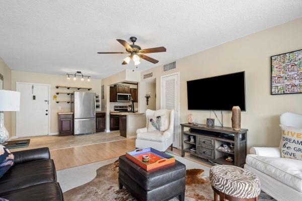 Centre Hill Courts, 875 NW 13th St #4130, Boca Raton, Florida 33486, image 2