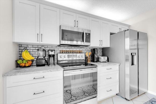 Village Of Sandalwood Lakes South, 6324 63rd Way, West Palm Beach, Florida 33409, image 2