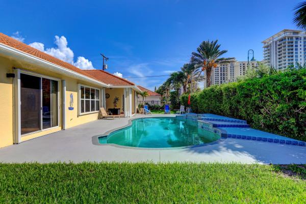 Yacht Harbor Manor, 1295 Singer Dr, Riviera Beach, Florida 33404, image 2