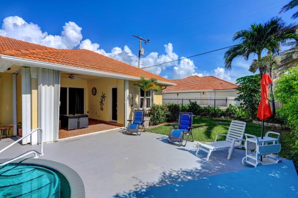 Yacht Harbor Manor, 1295 Singer Dr, Riviera Beach, Florida 33404, image 3