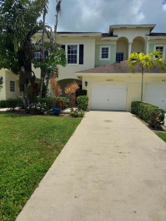 Emerald Lake Townhomes, 4305 Emerald Vis, Lake Worth, Florida 33461, image 2