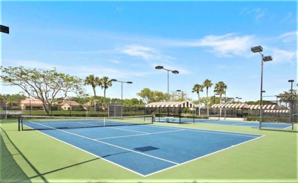 Stamford At The Villages Of Palm Beach Lakes, 3111 Kingston Ct, West Palm Beach, Florida 33409, image 2
