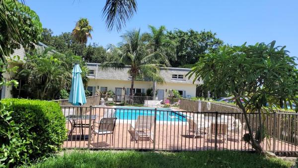 Versailles Villas, 1945 NW 4th Ave, Boca Raton, Florida 33432, image 1