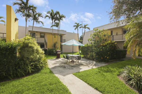 Town & Country Estates, 501 Dotterel Rd #27c, Delray Beach, Florida 33444, image 2