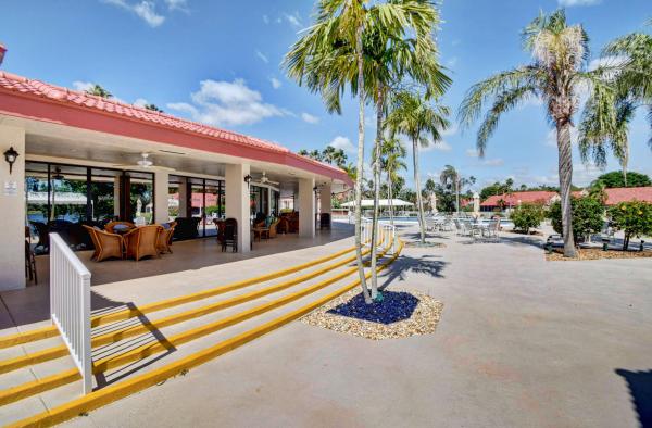 The Lexington Club Villas, 7868 Lexington Club Blvd #A, Delray Beach, Florida 33446, image 2