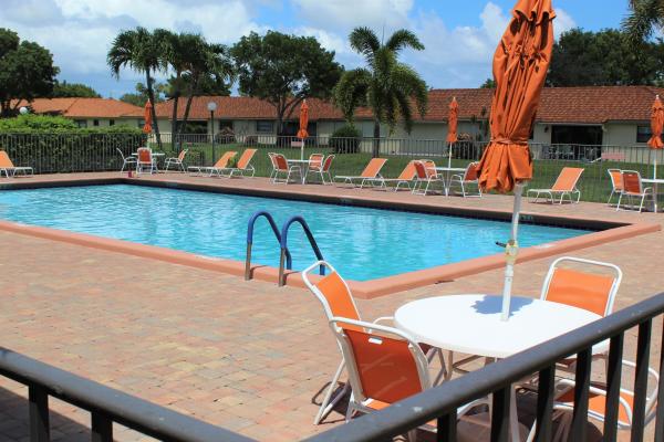 Bent Tree Gardens West, 9785 Pineapple Tree Dr #207, Boynton Beach, Florida 33436, image 2