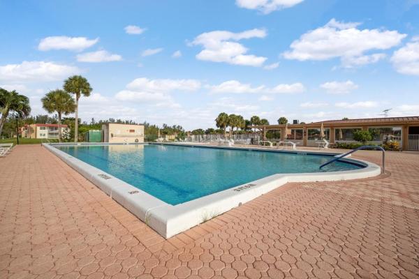 Golden Lakes Village, 435 Lake Frances Dr, West Palm Beach, Florida 33411, image 2