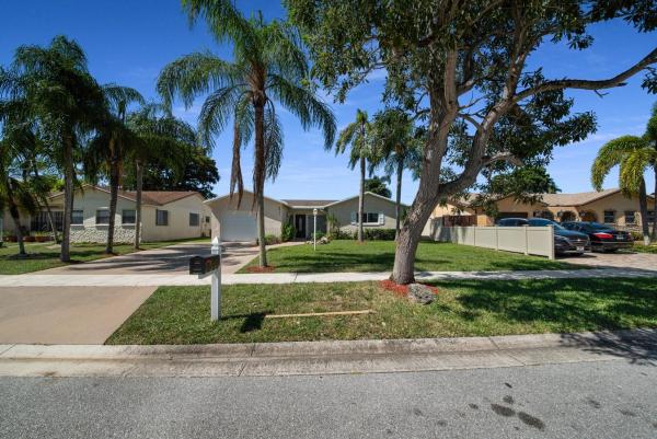 Sandalfoot Cove, 8931 SW 6th St, Boca Raton, Florida 33433, image 2