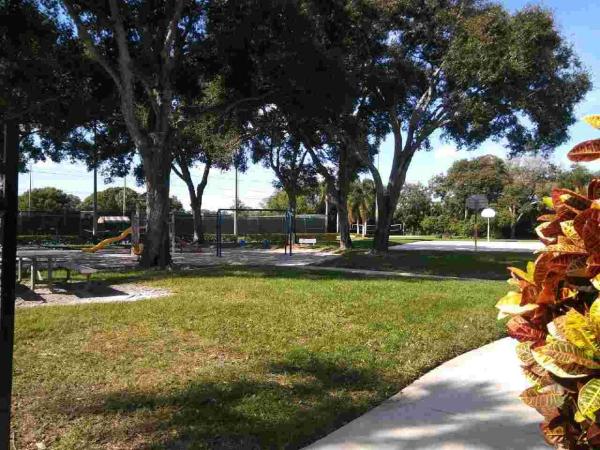 Village Of Sandalwood Lakes, 1309 13th Way, West Palm Beach, Florida 33407, image 2