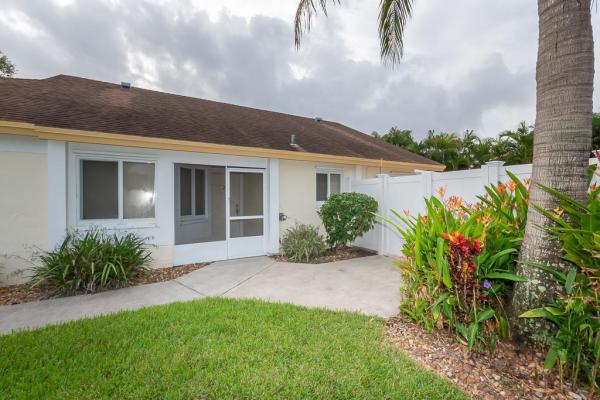 Hunter Glen, 1327 E Glen Oak Rd, North Lauderdale, Florida 33068, image 2