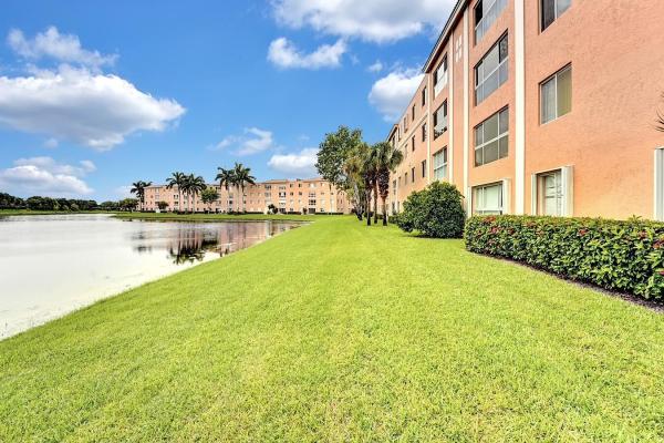 Regal Shores North At Coral Lakes, 5746 Crystal Shores Dr #302, Boynton Beach, Florida 33437, image 2