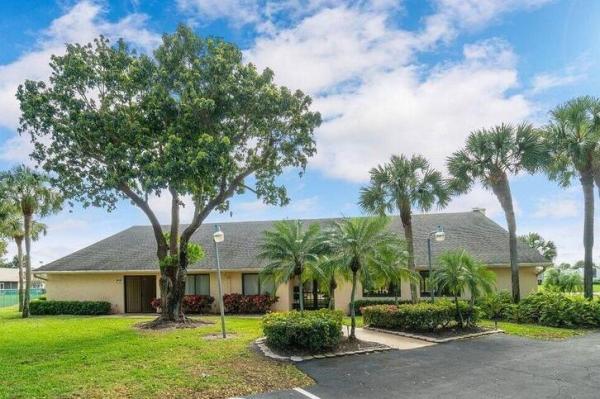 Lago Del Rey North, 2755 Casita Way #202, Delray Beach, Florida 33445, image 2