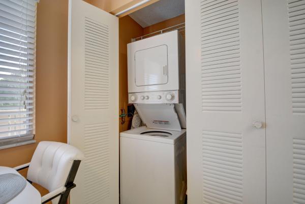 Huntington Lakes 3, 7146 Huntington Ln #302, Delray Beach, Florida 33446, image 2