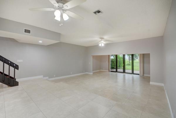 Coventry Green At Wellington, 1961 Canterbury Cir, Wellington, Florida 33414, image 2