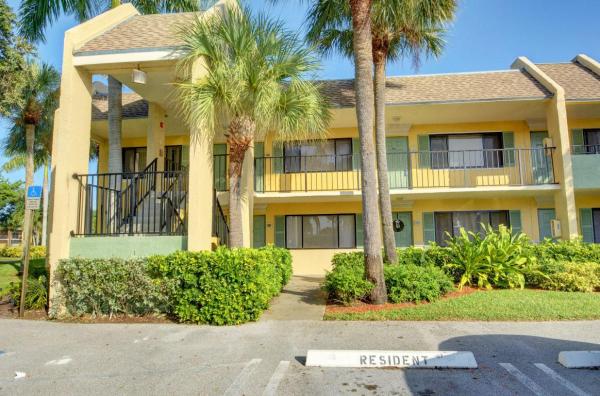 1501 Meadows Cir W, Boynton Beach, Florida 33436, image 1