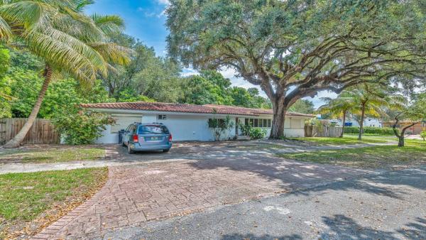 El Portal Residential, 9001 NE 1st Ave, El Portal, Florida 33138, image 1