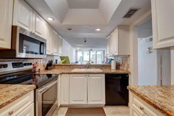 Boca Bayou, 17 Royal Palm Way #1020, Boca Raton, Florida 33432, image 1