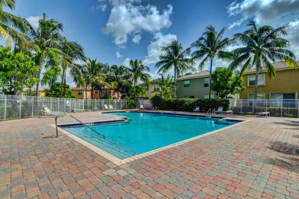Tahoe At Lakes Of Laguna, 4284 Lake Lucerne Cir, West Palm Beach, Florida 33409, image 3