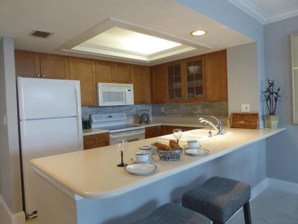 Le Chateau Royal, 3540 S Ocean Blvd #910, South Palm Beach, Florida 33480, image 1