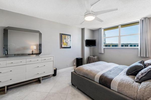 Le Chateau Royal, 3540 S Ocean Blvd #910, South Palm Beach, Florida 33480, image 2