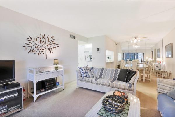 The Charter Club Of Palm Beach, 207 Foxtail Dr #C1, Greenacres, Florida 33415, image 3