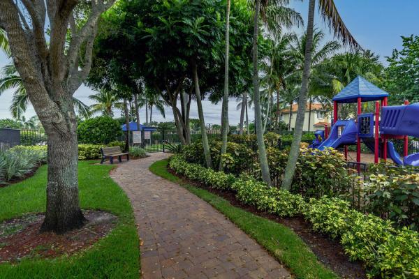 Parkside Square, 2891 S Greenleaf Cir, Boynton Beach, Florida 33426, image 1