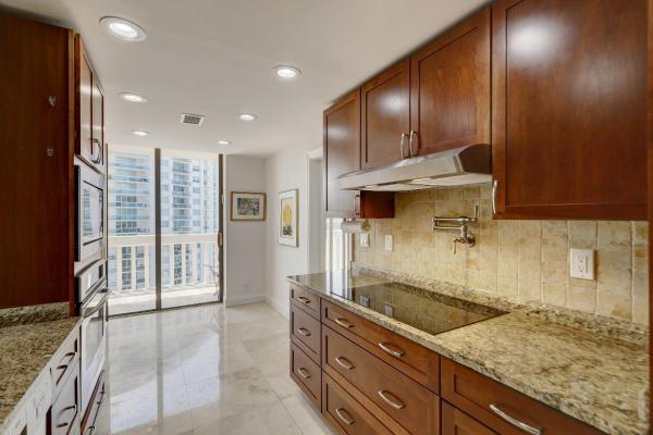 Turnberry Towers, 19355 Turnberry Way #11D, Aventura, Florida 33180, image 2