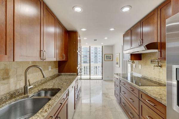 Turnberry Towers, 19355 Turnberry Way #11D, Aventura, Florida 33180, image 3