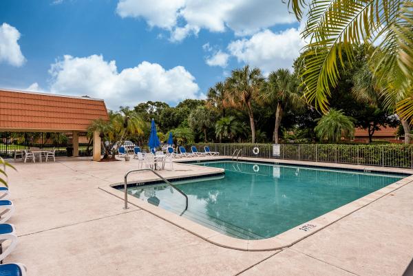Waterford Courtyards At Crystal Lakes North, 2943 SW 11th Pl, Deerfield Beach, Florida 33442, image 1